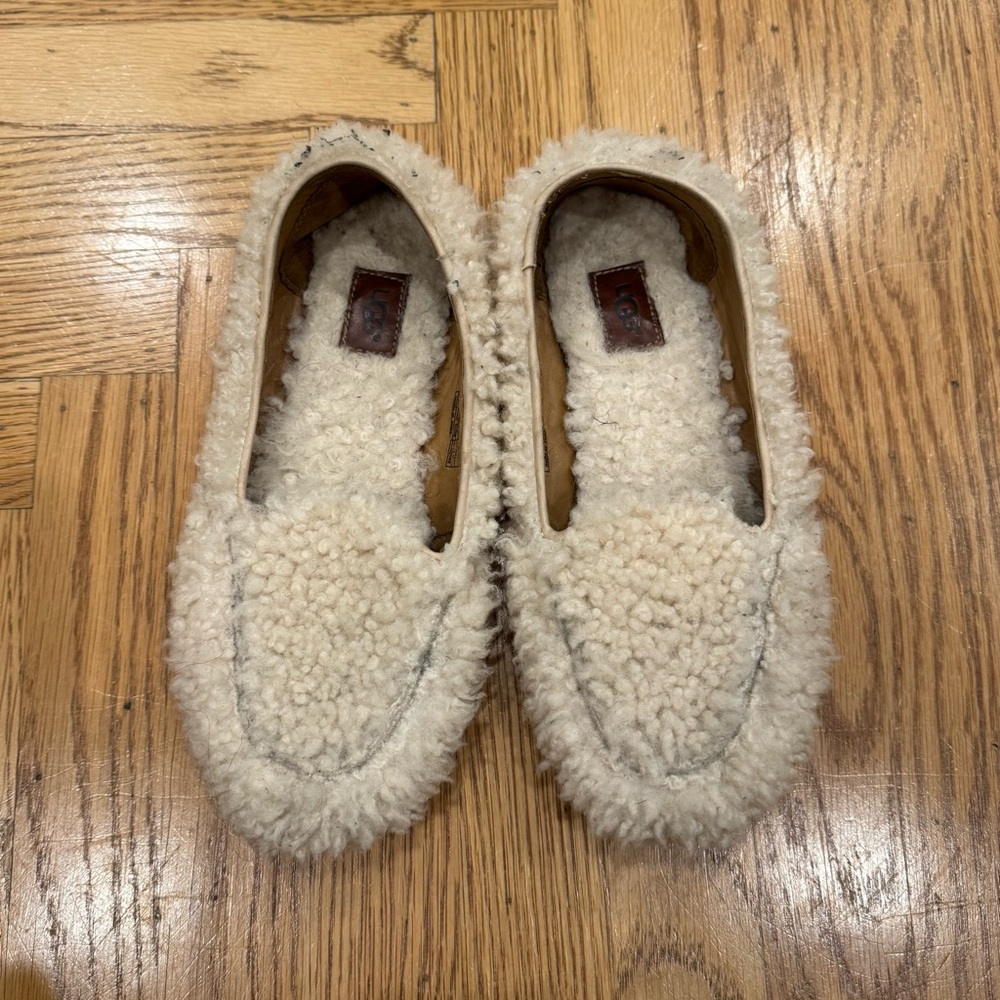 UGG Hailey Women's sz 6 Cozy Cream Sherpa slippers loafers Used - great! - Picture 2 of 9